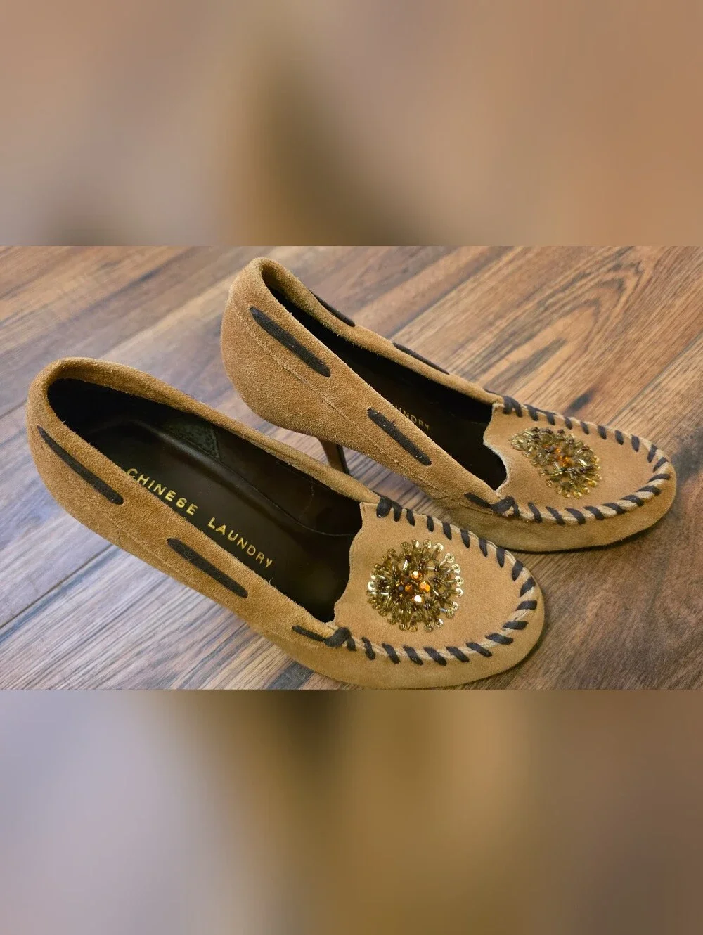 Y2K Chinese Laundry Cammie Suede Mocassin Beaded Stilleto Size 7.5 Tan